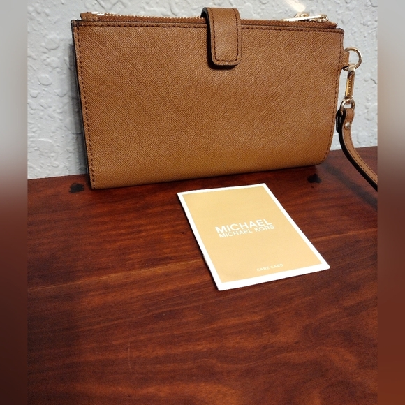 Michael Kors Tan Double Zip Wristlet Luggage - Picture 9 of 9